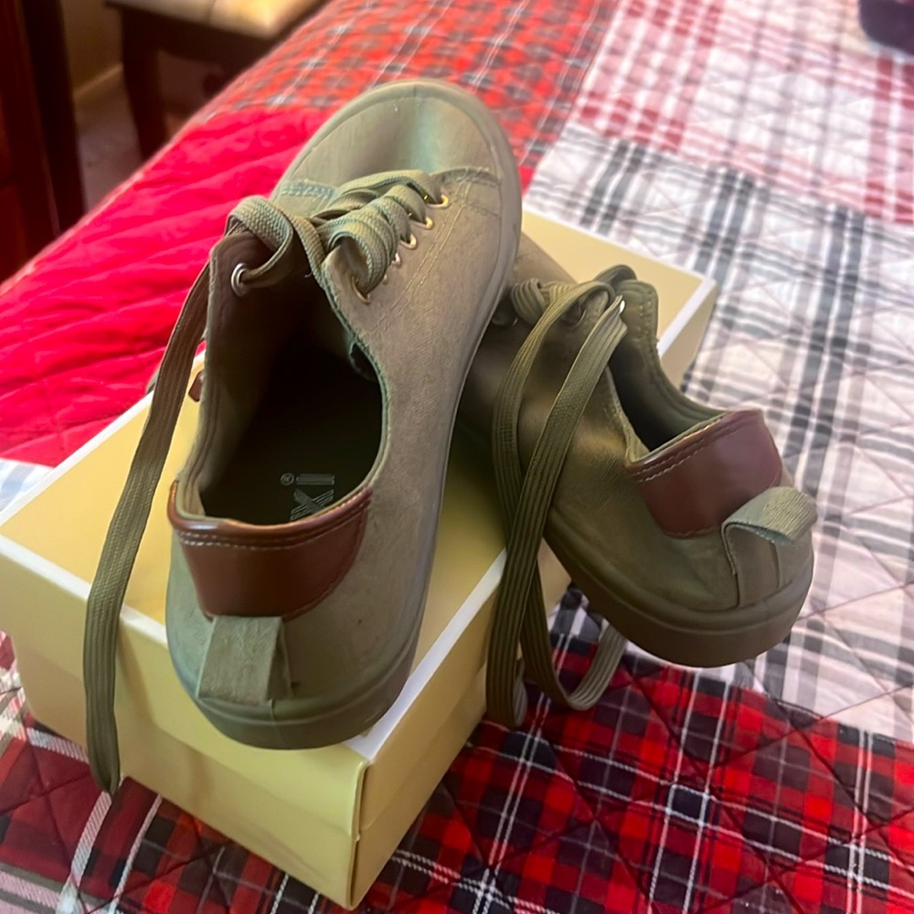 Olive green cloth sneakers with stylish zipper on the side. Brand new!